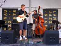 Langnau Jazz Nights 2007: Junior Jazz Meeting on the Viehmarktplatz. July 28th 2007. Candidates of the Jazz School contest: three places for two semesters of basic music school could be won.